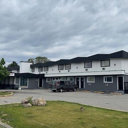 Canadas Best Value Inn Келоуна Екстериор снимка