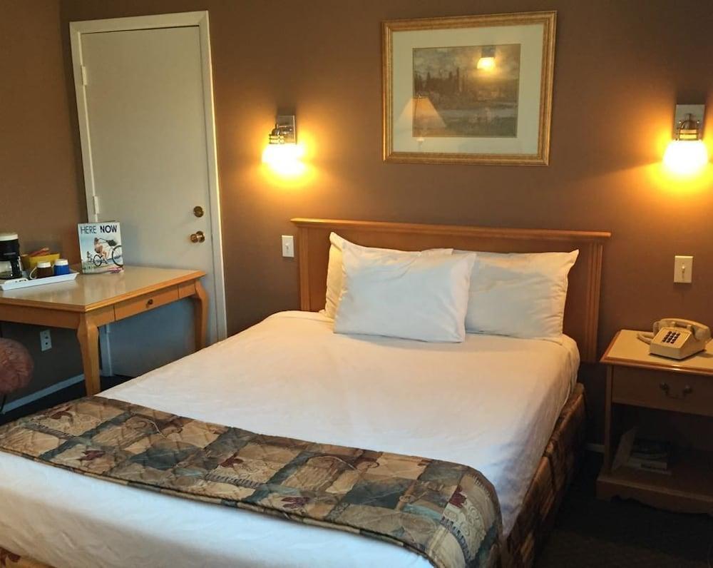 Canadas Best Value Inn Келоуна Екстериор снимка