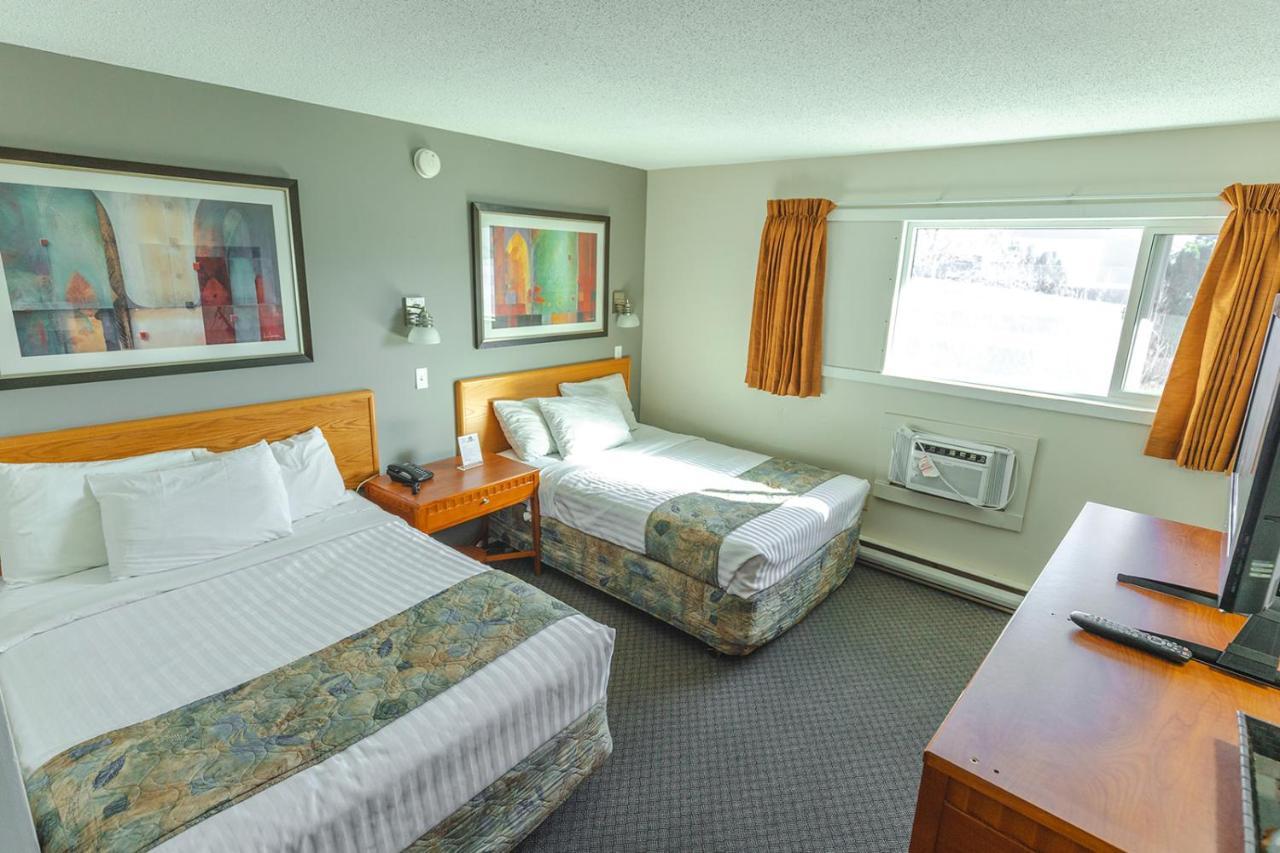 Canadas Best Value Inn Келоуна Екстериор снимка