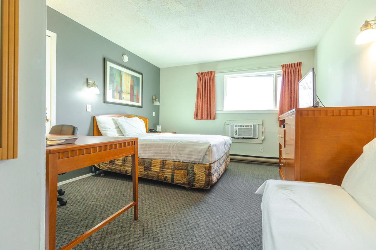 Canadas Best Value Inn Келоуна Екстериор снимка