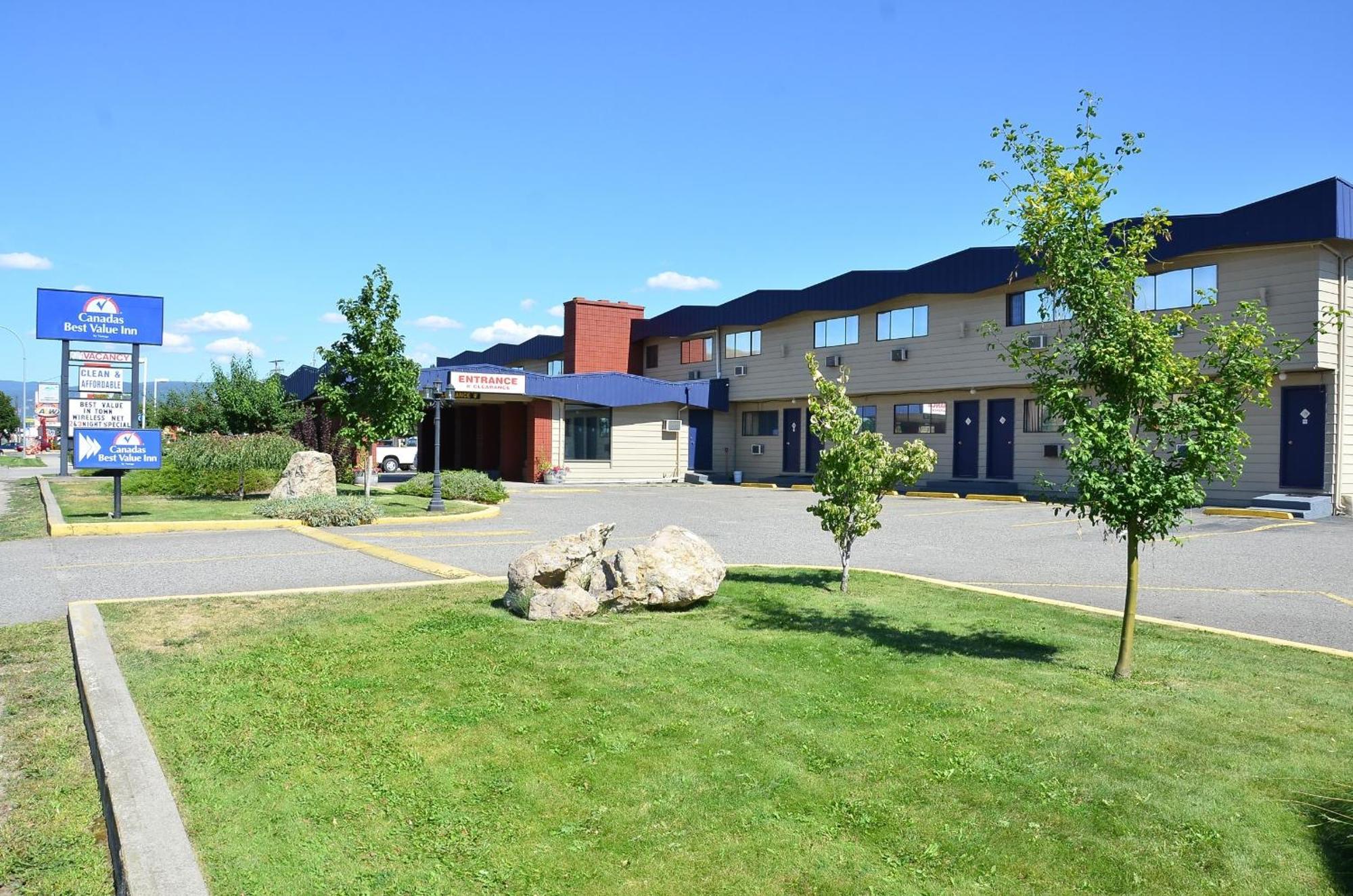 Canadas Best Value Inn Келоуна Екстериор снимка