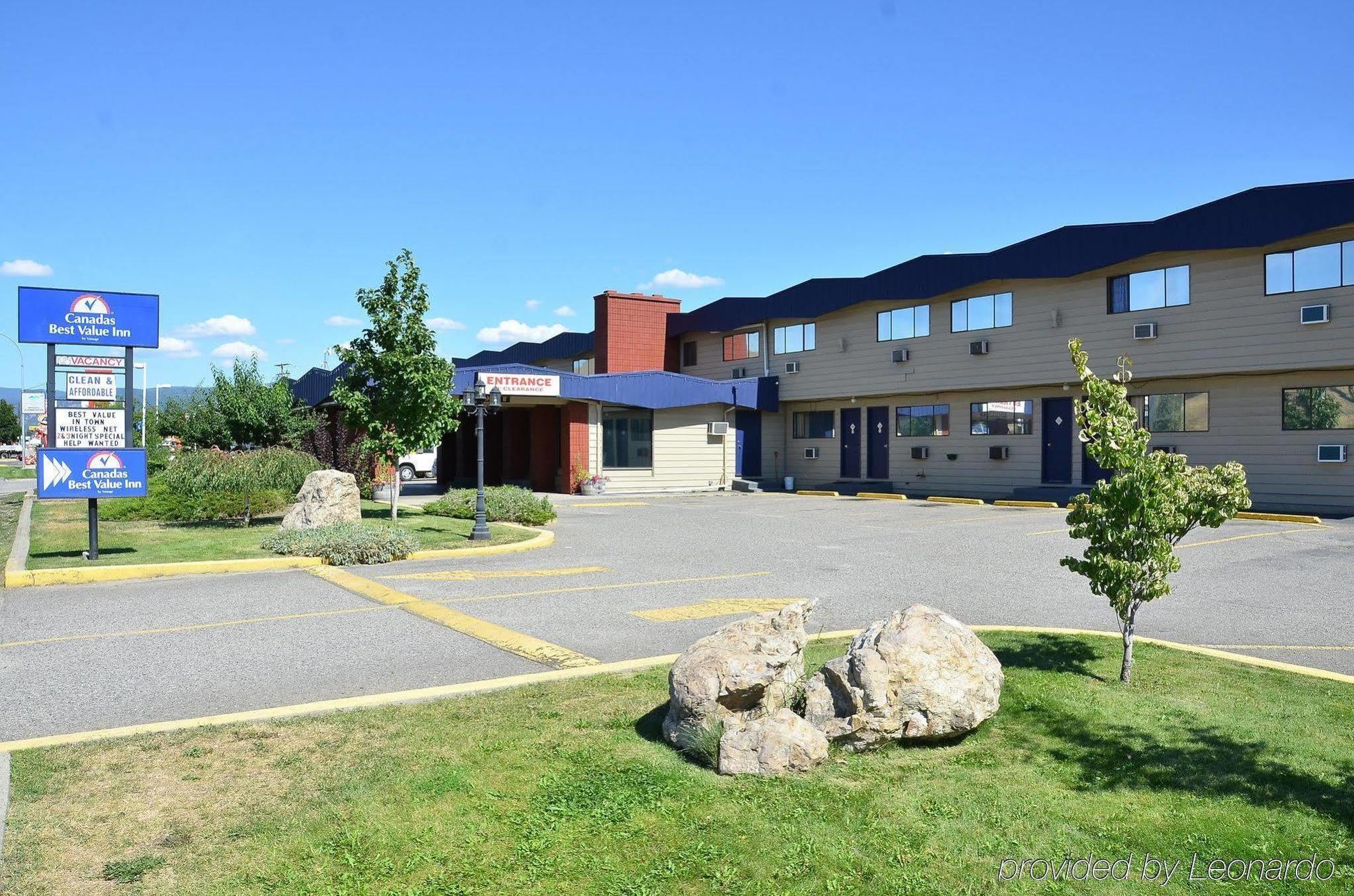 Canadas Best Value Inn Келоуна Екстериор снимка