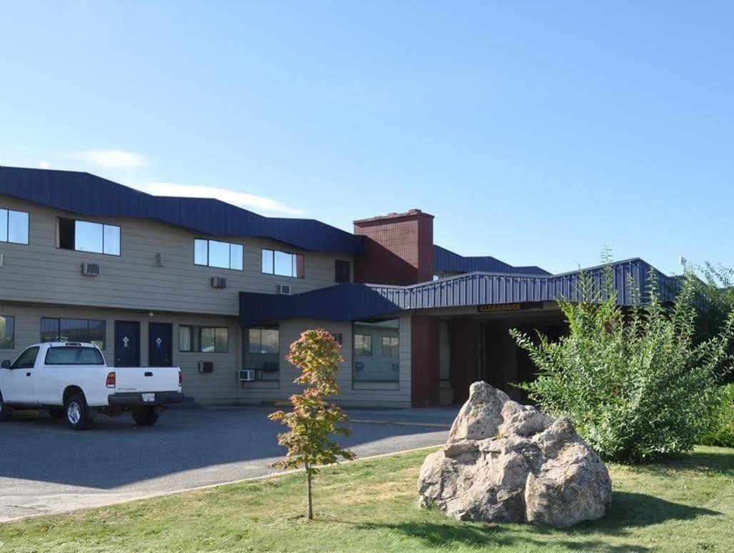 Canadas Best Value Inn Келоуна Екстериор снимка