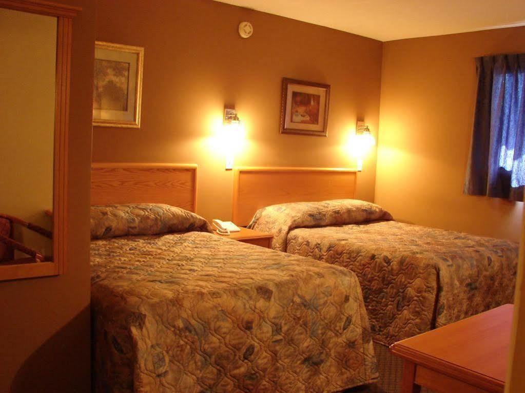 Canadas Best Value Inn Келоуна Екстериор снимка