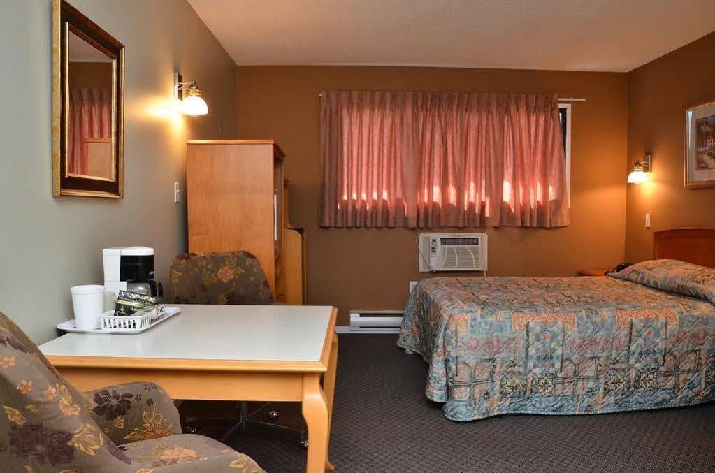 Canadas Best Value Inn Келоуна Екстериор снимка