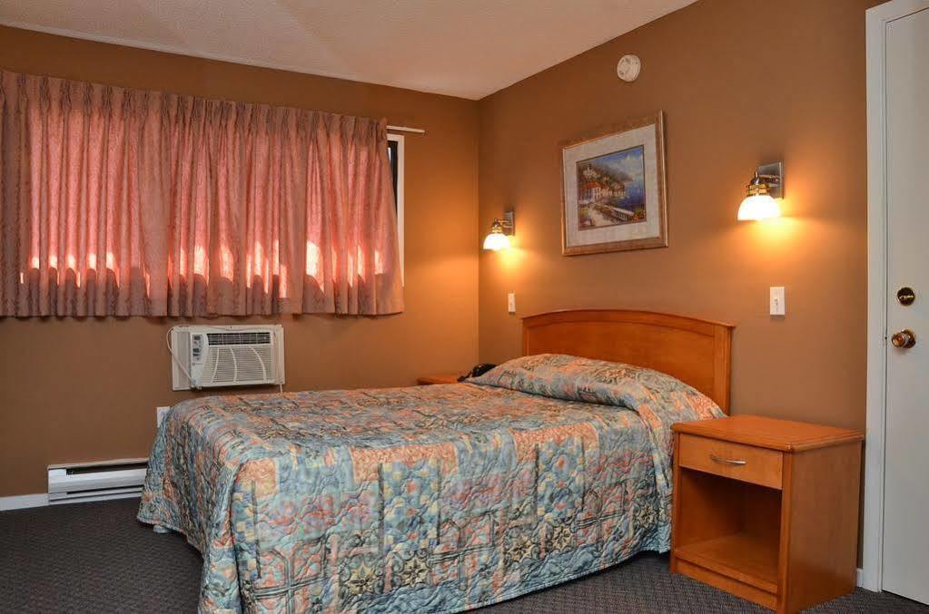 Canadas Best Value Inn Келоуна Екстериор снимка