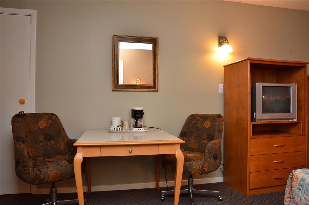 Canadas Best Value Inn Келоуна Стая снимка